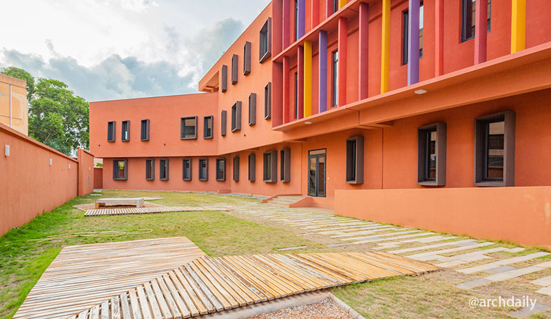 2024潘通年度色應用